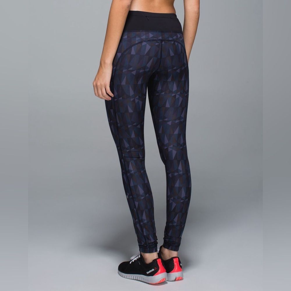 Lululemon Speed Tight Full-On Luxtreme Size 4 in stained glass